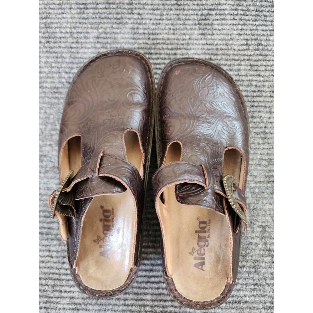 Alegria Womens Size 37 Embossed Brown Leather Classic Clogs Adjustable Buckle - Picture 2 of 11